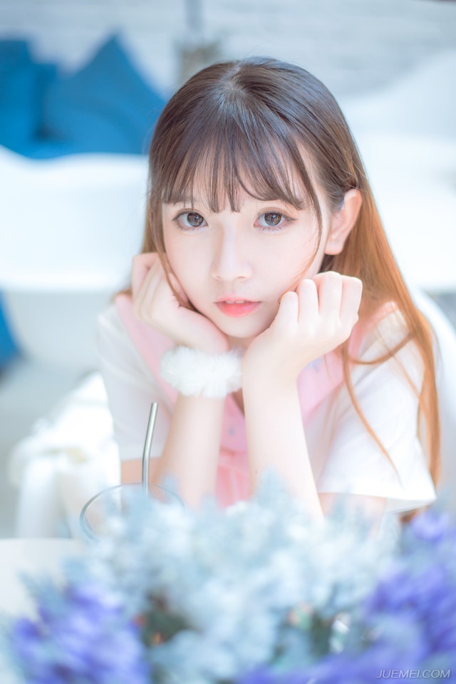 “哦？”邓贤看着庞统道：“此言何意？”